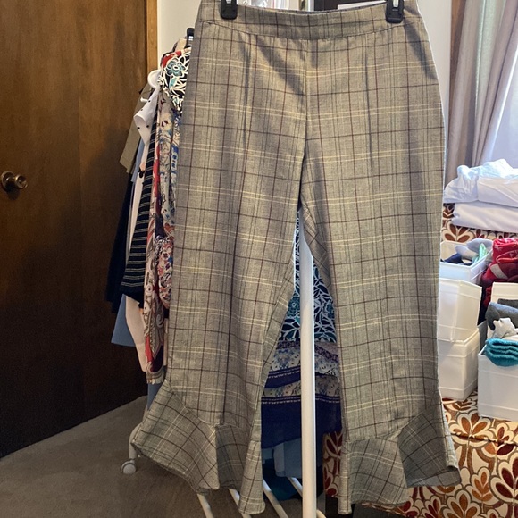 RO&DE plaid capri slacks with major flair at leg hems. Size US medium (M). Fun!! - Picture 4 of 13